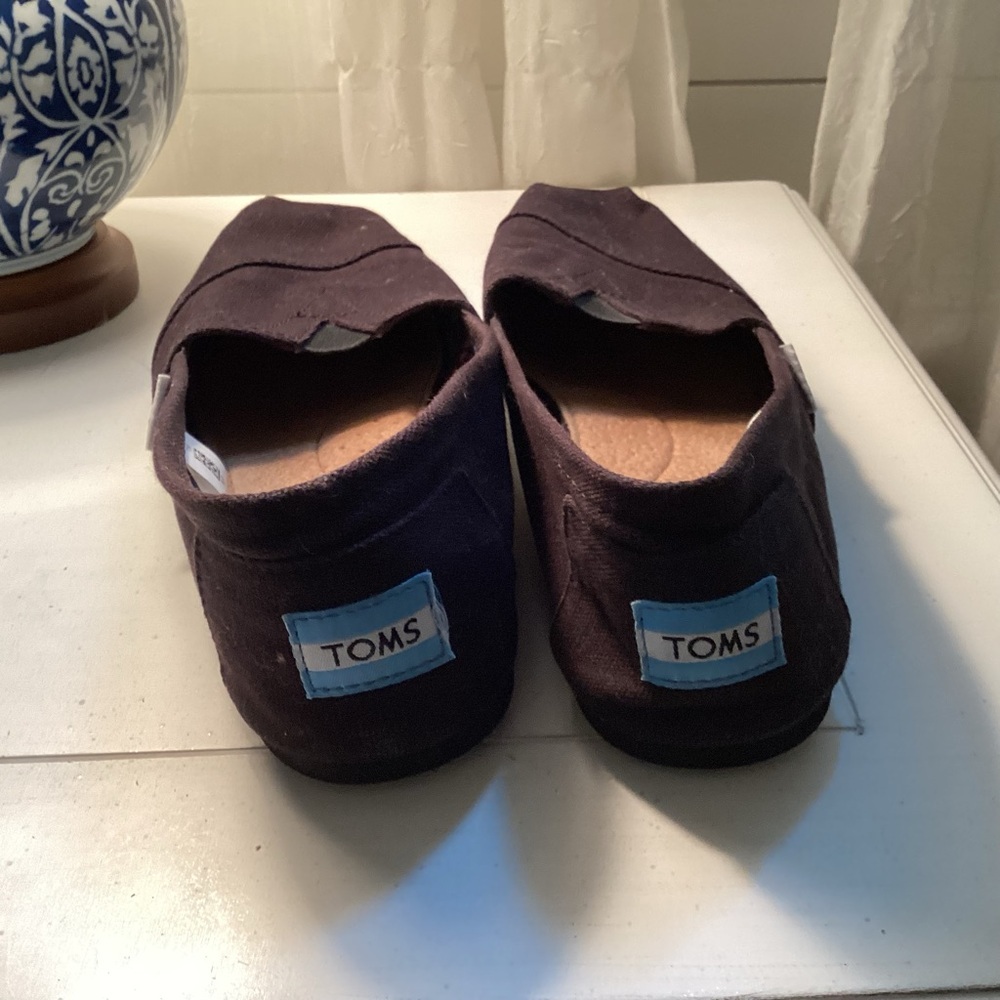 TOMS Women’s Black Slip-On Shoes - Picture 3 of 4